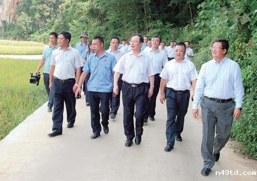 徐福顺到必威最新下载地址 定点扶贫县开展调研 徐福顺到必威最新下载地址 定点扶贫县开展调研